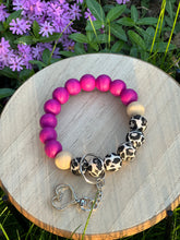 Load image into Gallery viewer, Magenta + Leopard Silicone Beaded Wristlet Keychain
